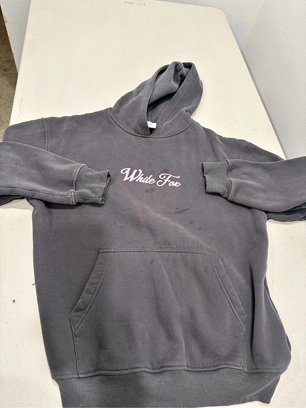 White Fox Season 7 Graphic Pullover Hoodie in Gray & Pink